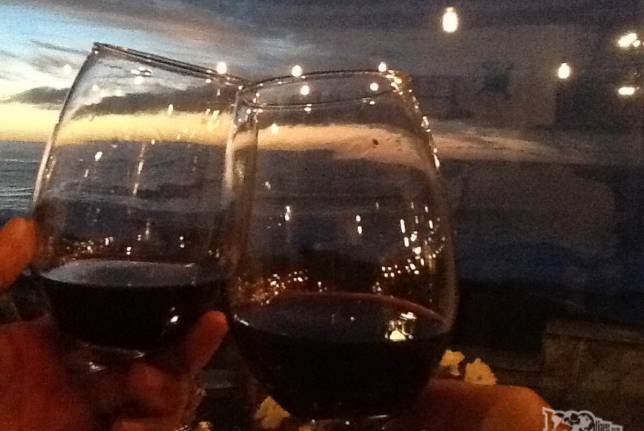 Um brinde ao nosso último entardecer em Pichilemu e no Oceano Pacífico, , no litoral central do Chile